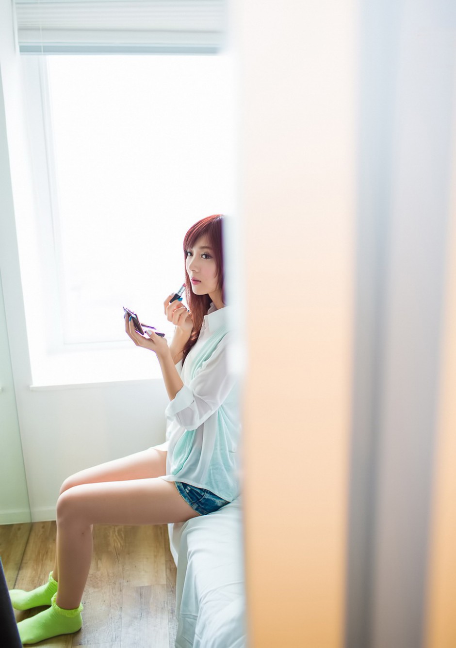 爱化妆的邻家美女居家写照