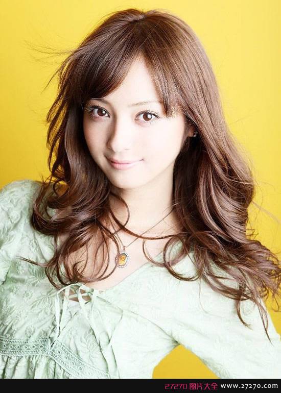 小明星户外甜美写真