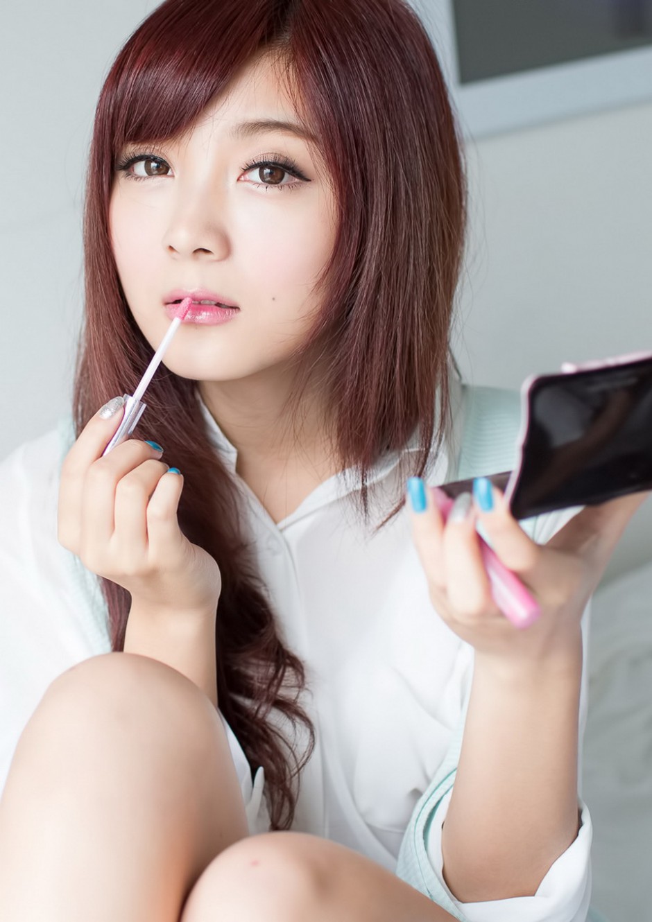 爱化妆的邻家美女居家写照
