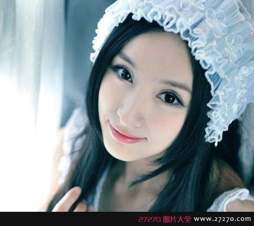 白纱窗的小龙女彤彤