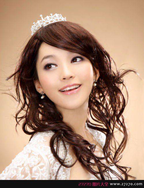 靓丽创意婚纱甜美金莎写真